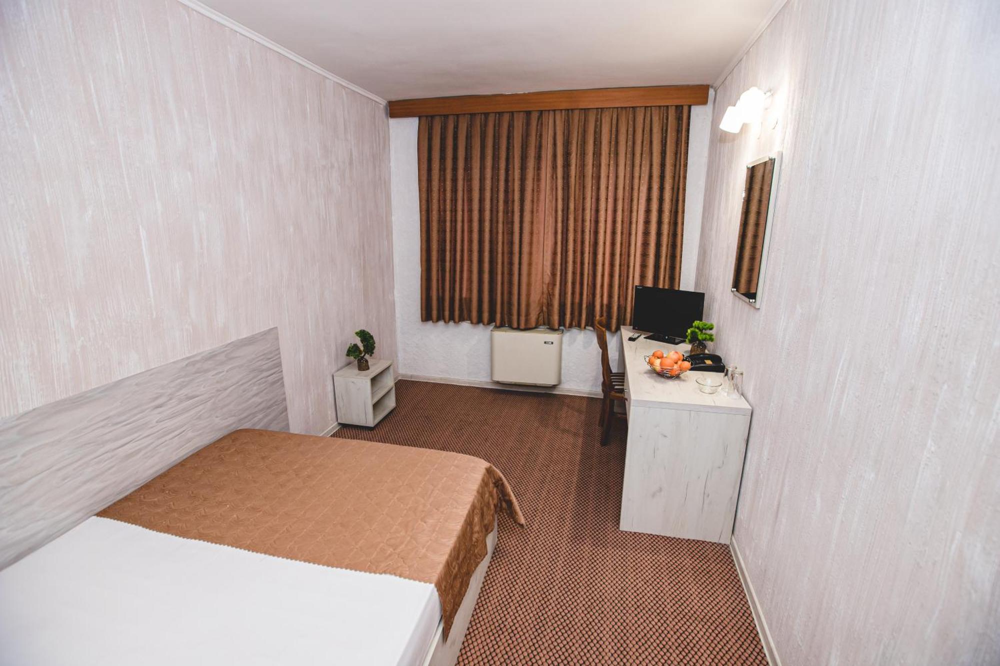 Rodopi Hotel CChaskovo Exteriör bild