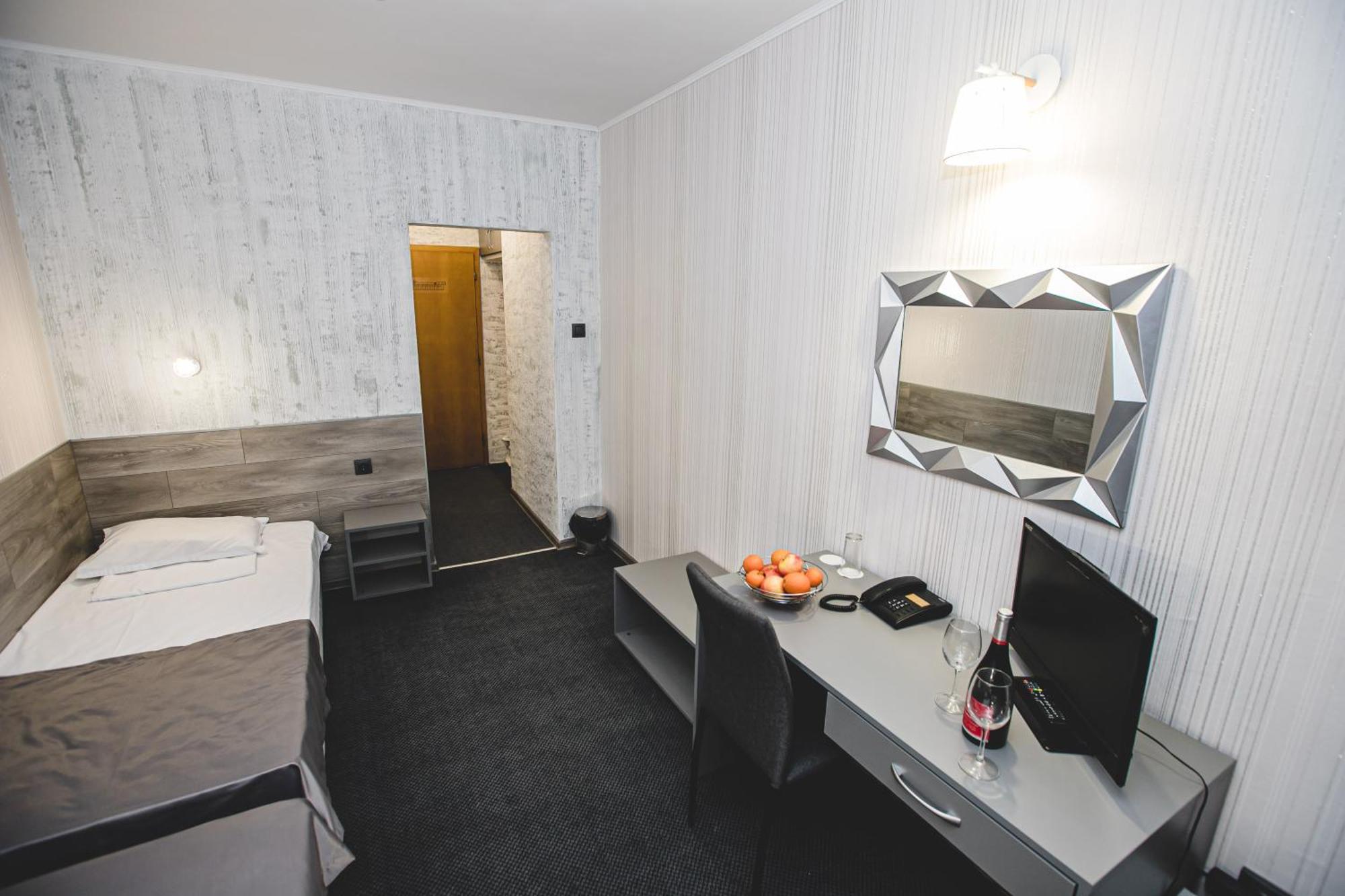 Rodopi Hotel CChaskovo Exteriör bild