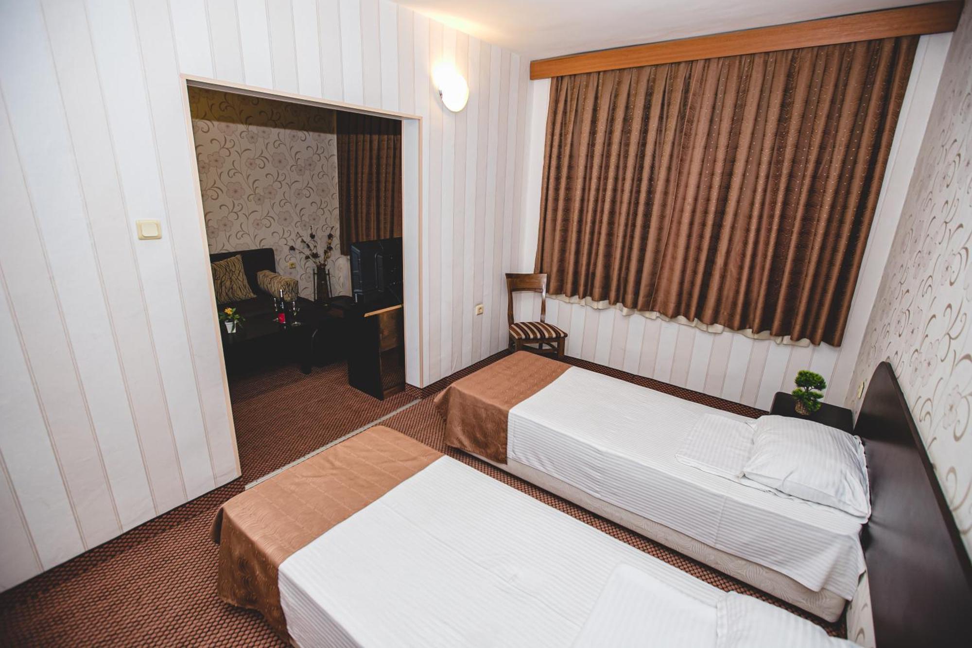 Rodopi Hotel CChaskovo Exteriör bild