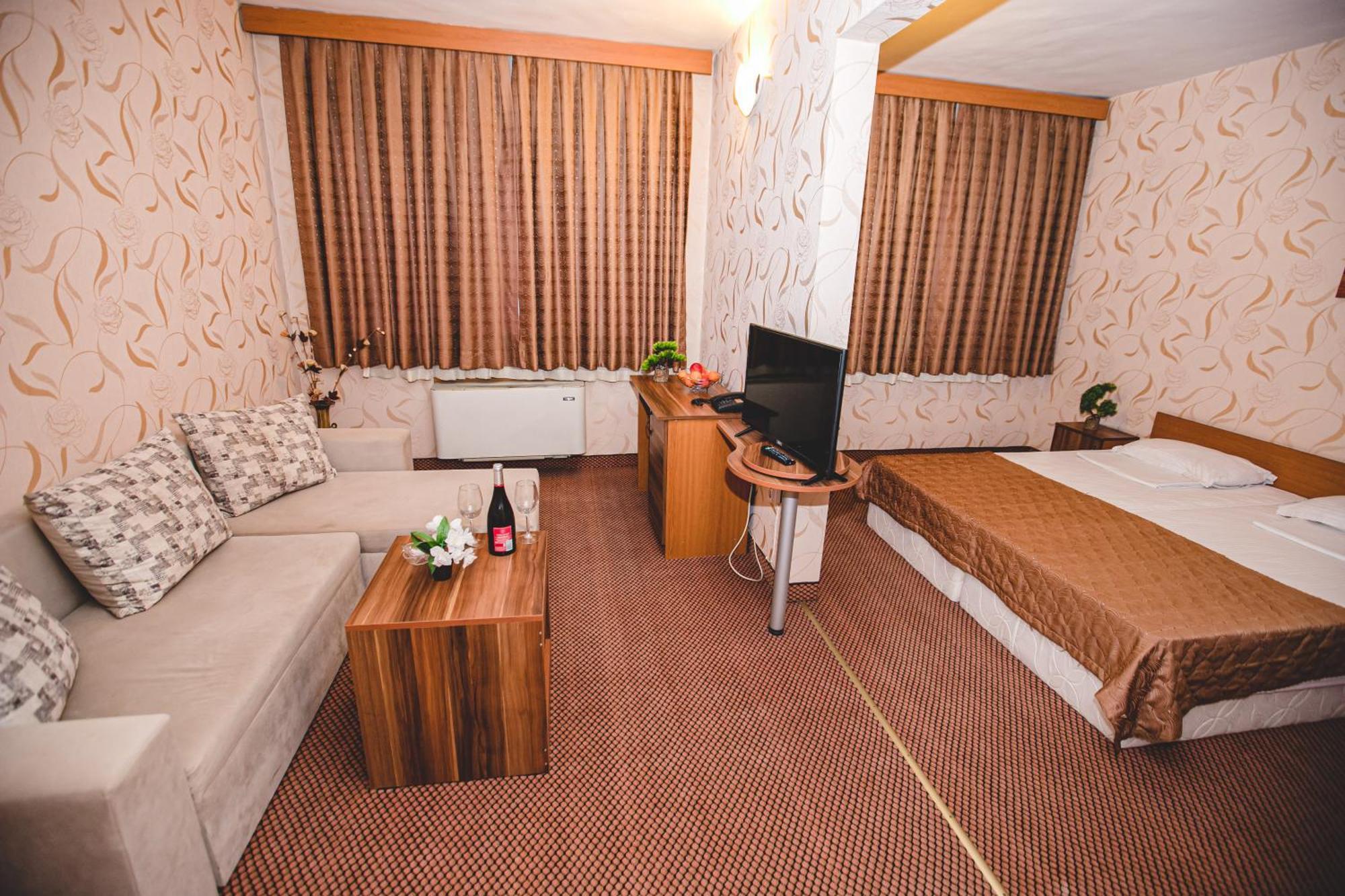Rodopi Hotel CChaskovo Exteriör bild