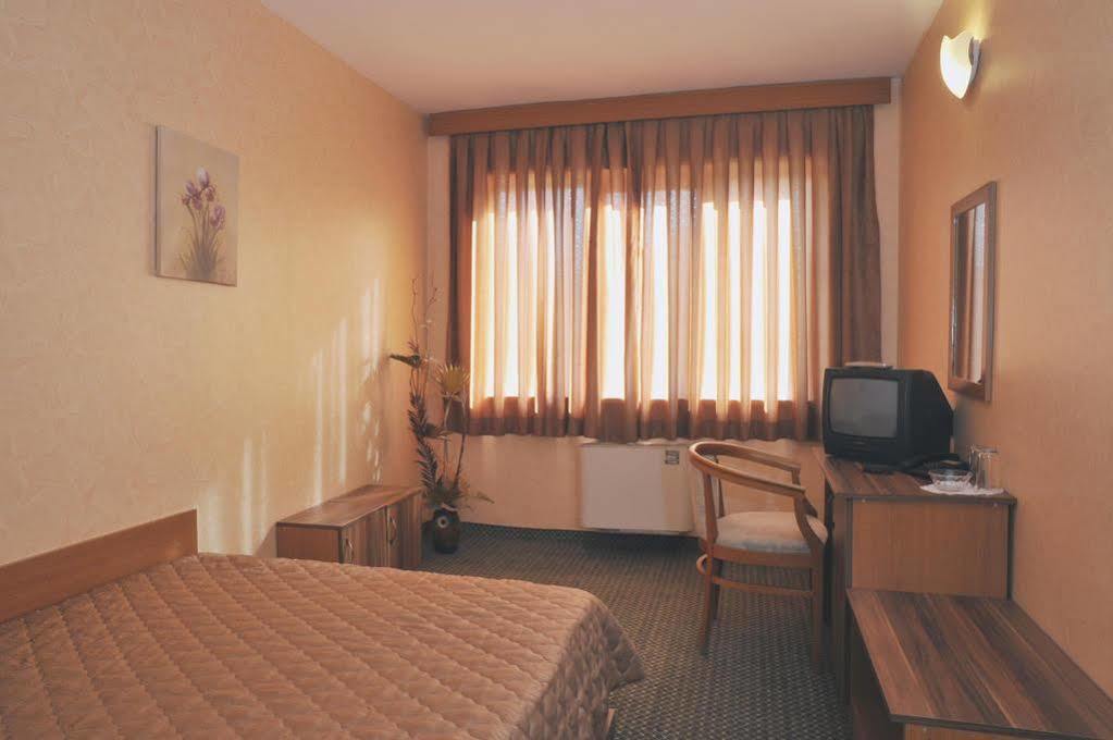 Rodopi Hotel CChaskovo Exteriör bild