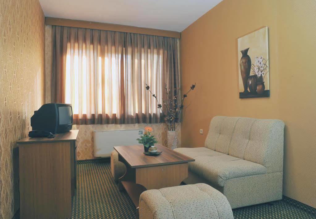 Rodopi Hotel CChaskovo Exteriör bild
